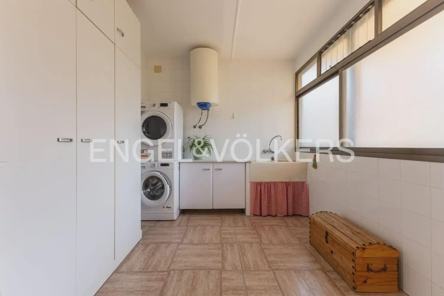 5 bedroom Townhouse for sale in Montichelvo with pool garage - € 650,000 (Ref: 10034199)