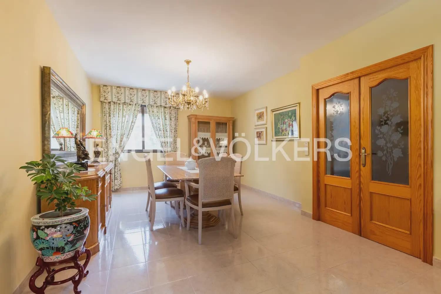5 bedroom Townhouse for sale in Montichelvo with pool garage - € 650,000 (Ref: 10034199)