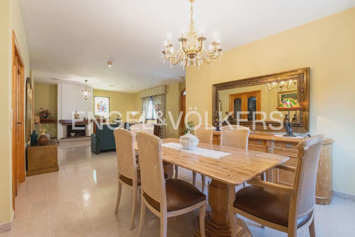 5 bedroom Townhouse for sale in Montichelvo with pool garage - € 650,000 (Ref: 10034199)