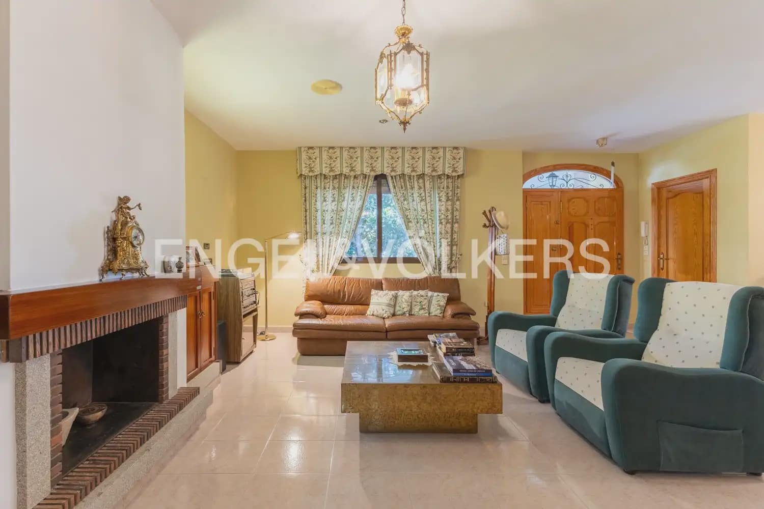 5 bedroom Townhouse for sale in Montichelvo with pool garage - € 650,000 (Ref: 10034199)