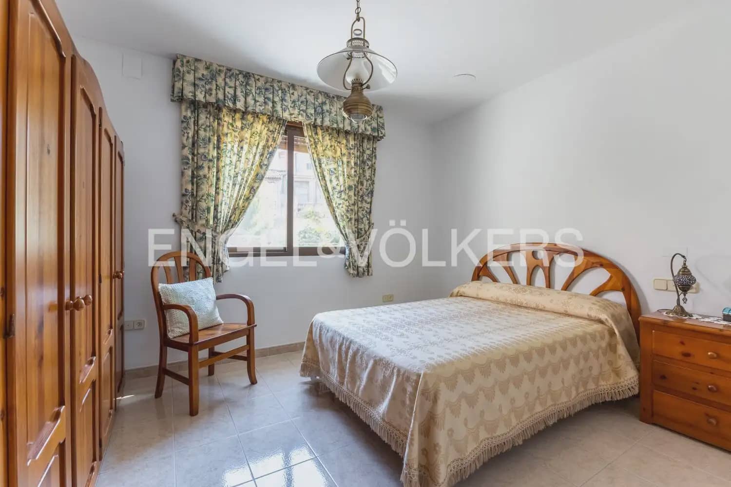 5 bedroom Townhouse for sale in Montichelvo with pool garage - € 650,000 (Ref: 10034199)