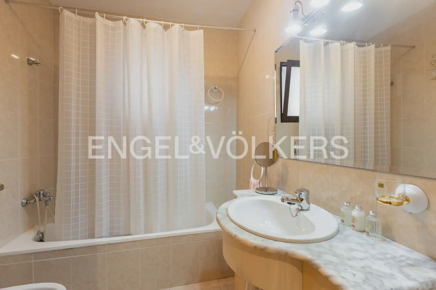 5 bedroom Townhouse for sale in Montichelvo with pool garage - € 650,000 (Ref: 10034199)
