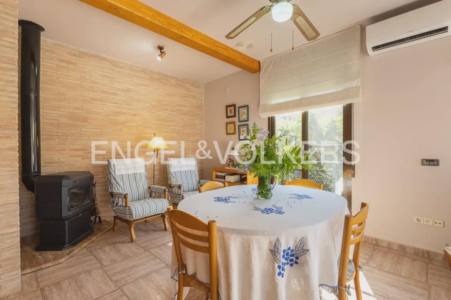 5 bedroom Townhouse for sale in Montichelvo with pool garage - € 650,000 (Ref: 10034199)