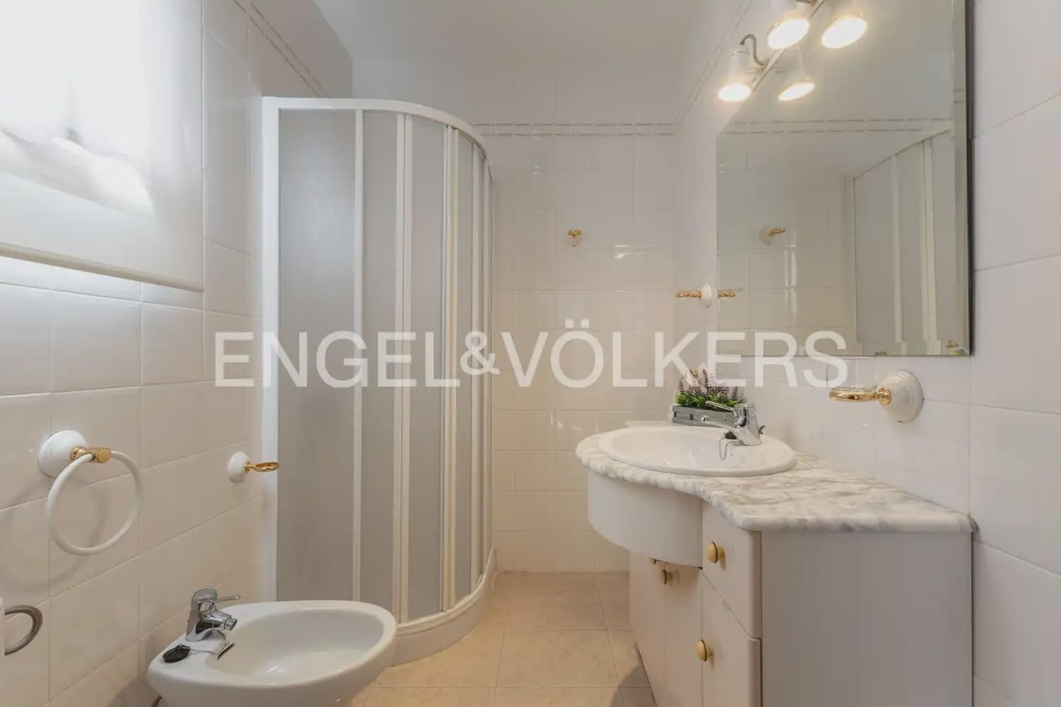 5 bedroom Townhouse for sale in Montichelvo with pool garage - € 650,000 (Ref: 10034199)