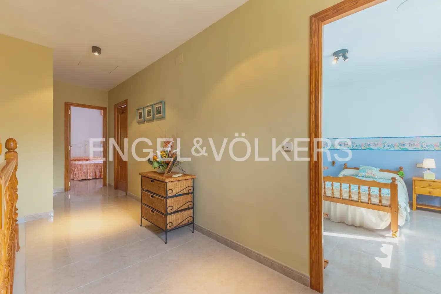 5 bedroom Townhouse for sale in Montichelvo with pool garage - € 650,000 (Ref: 10034199)
