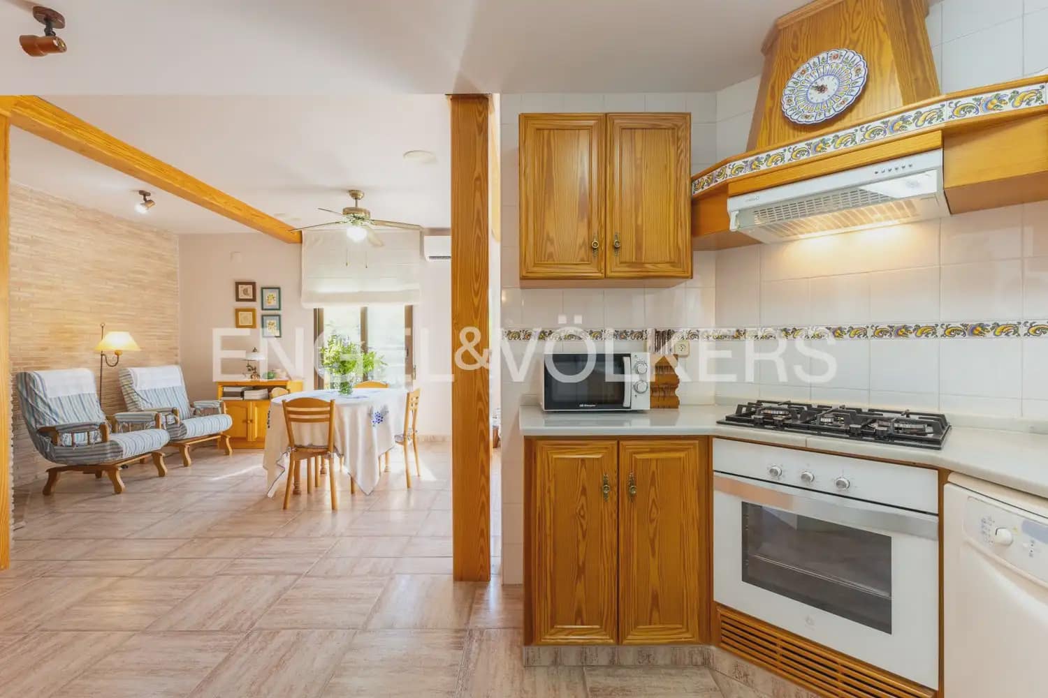 5 bedroom Townhouse for sale in Montichelvo with pool garage - € 650,000 (Ref: 10034199)