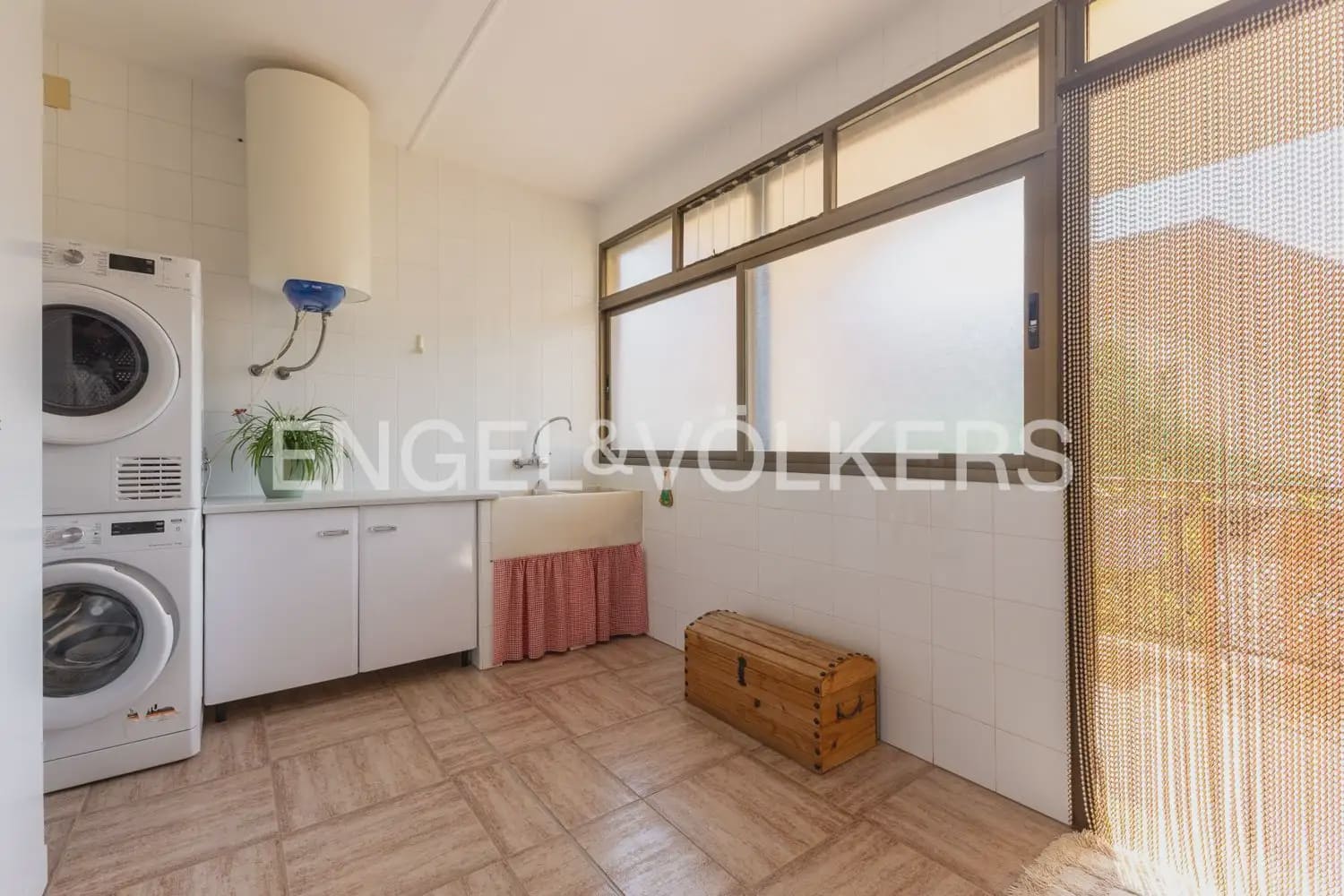 5 bedroom Townhouse for sale in Montichelvo with pool garage - € 650,000 (Ref: 10034199)