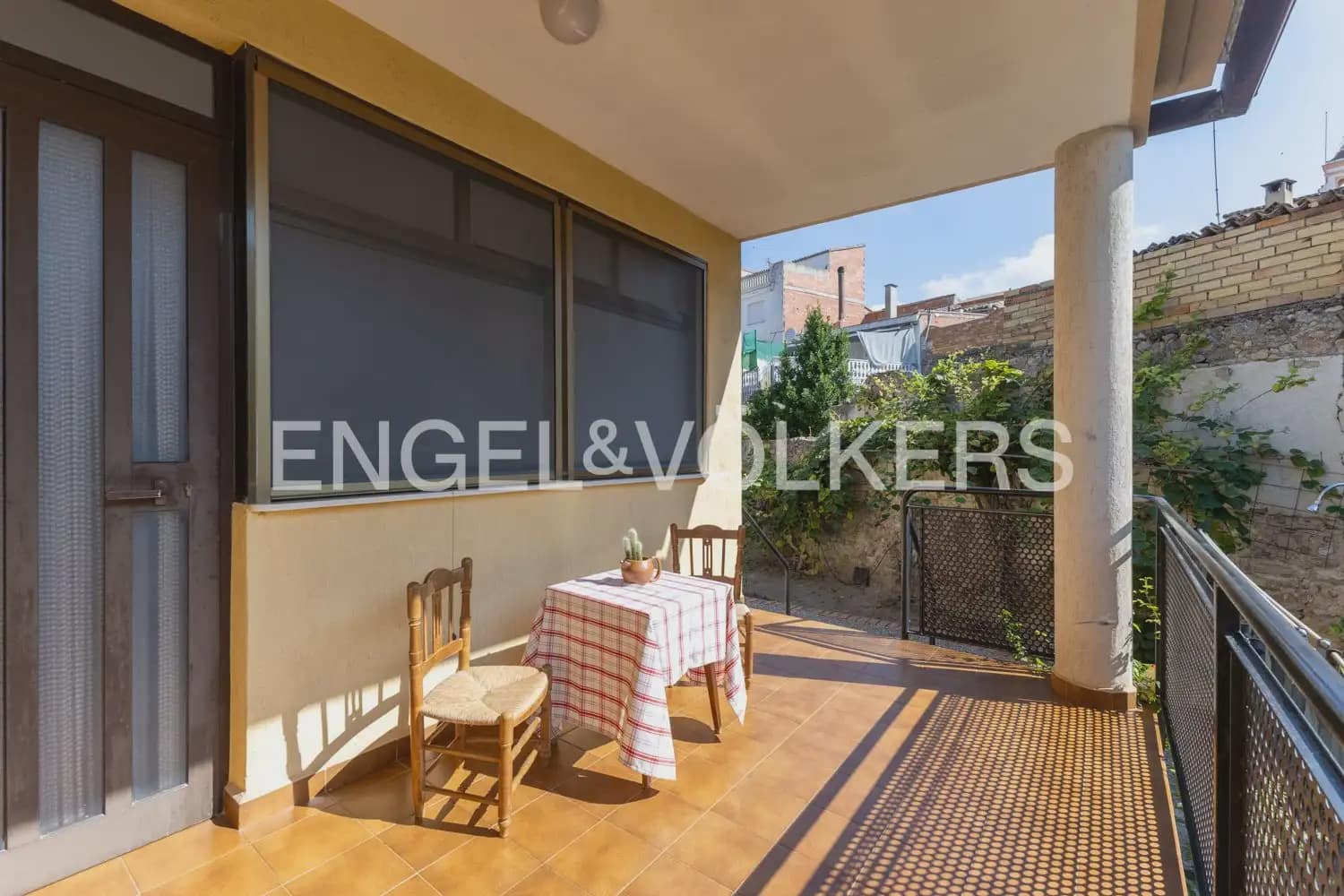 5 bedroom Townhouse for sale in Montichelvo with pool garage - € 650,000 (Ref: 10034199)
