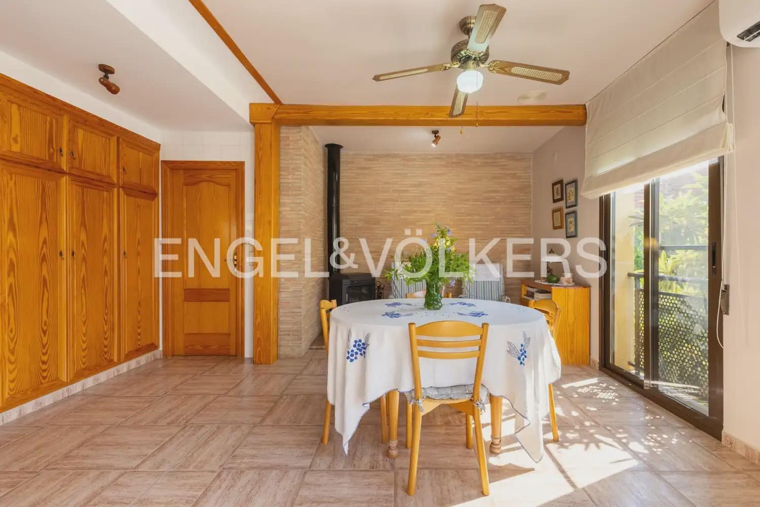 5 bedroom Townhouse for sale in Montichelvo with pool garage - € 650,000 (Ref: 10034199)