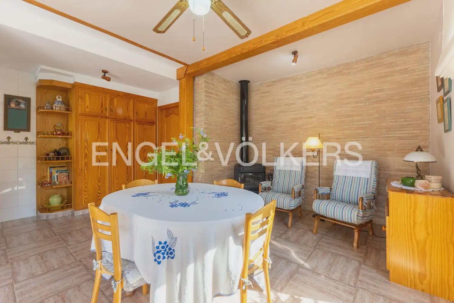5 bedroom Townhouse for sale in Montichelvo with pool garage - € 650,000 (Ref: 10034199)