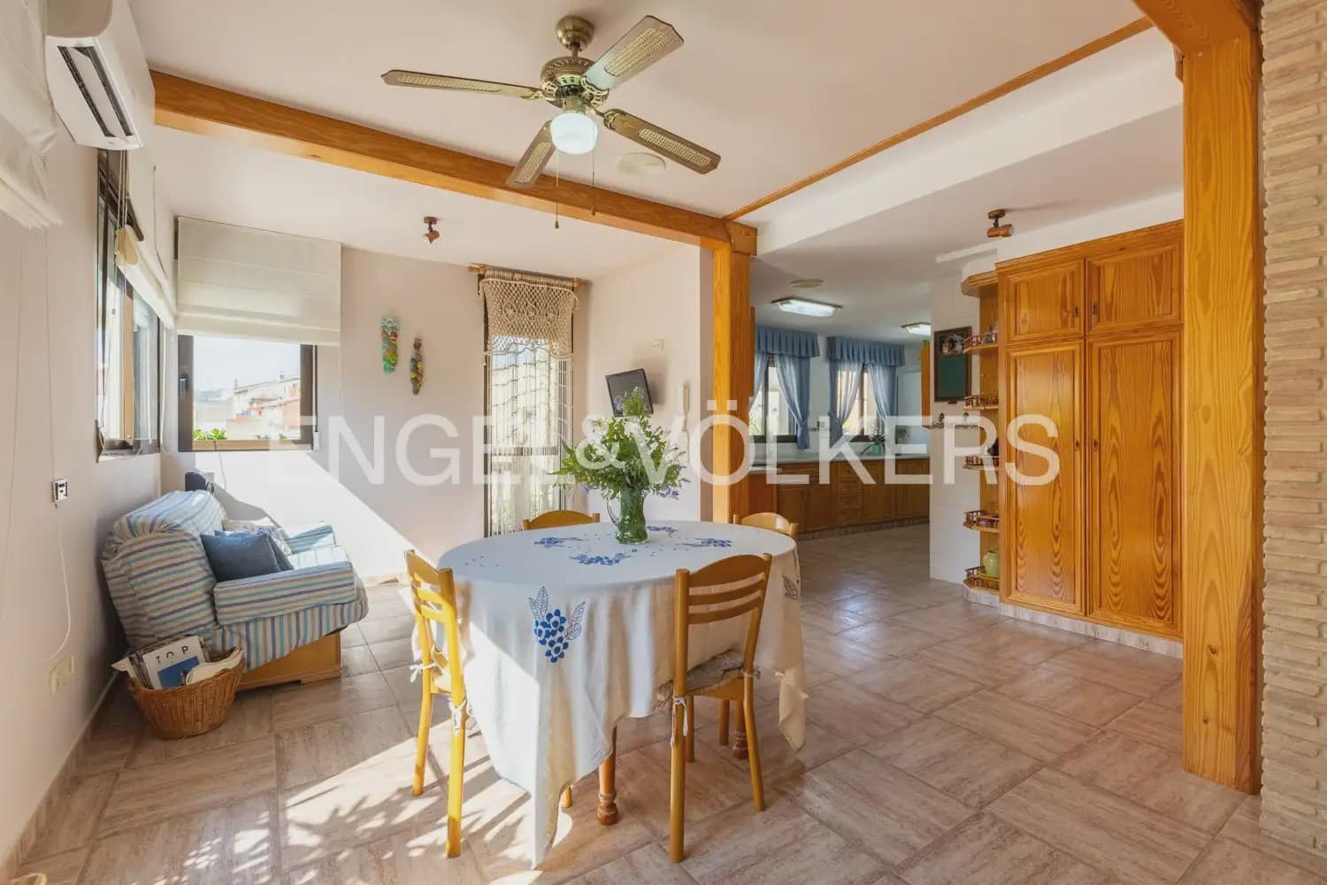 5 bedroom Townhouse for sale in Montichelvo with pool garage - € 650,000 (Ref: 10034199)