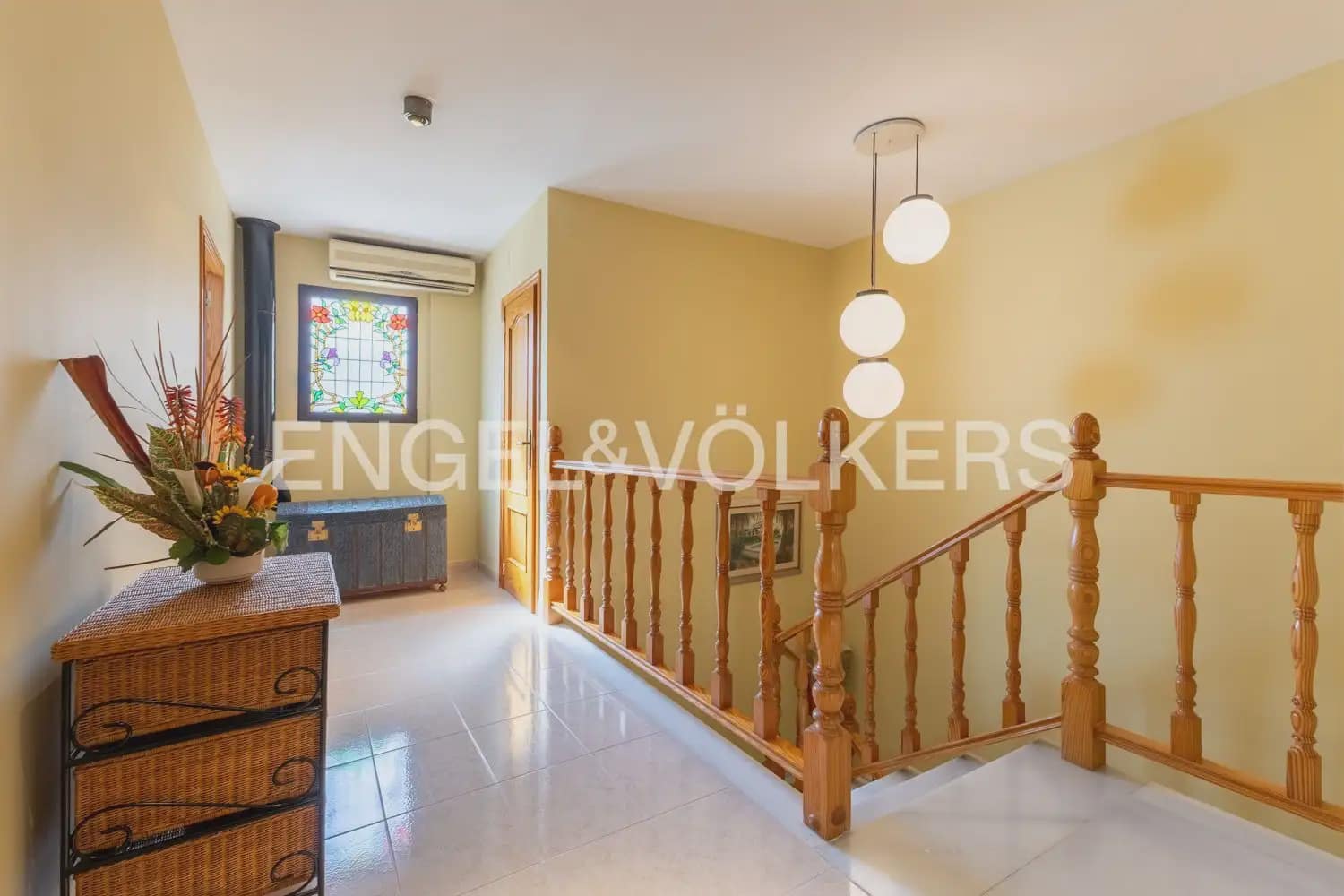 5 bedroom Townhouse for sale in Montichelvo with pool garage - € 650,000 (Ref: 10034199)