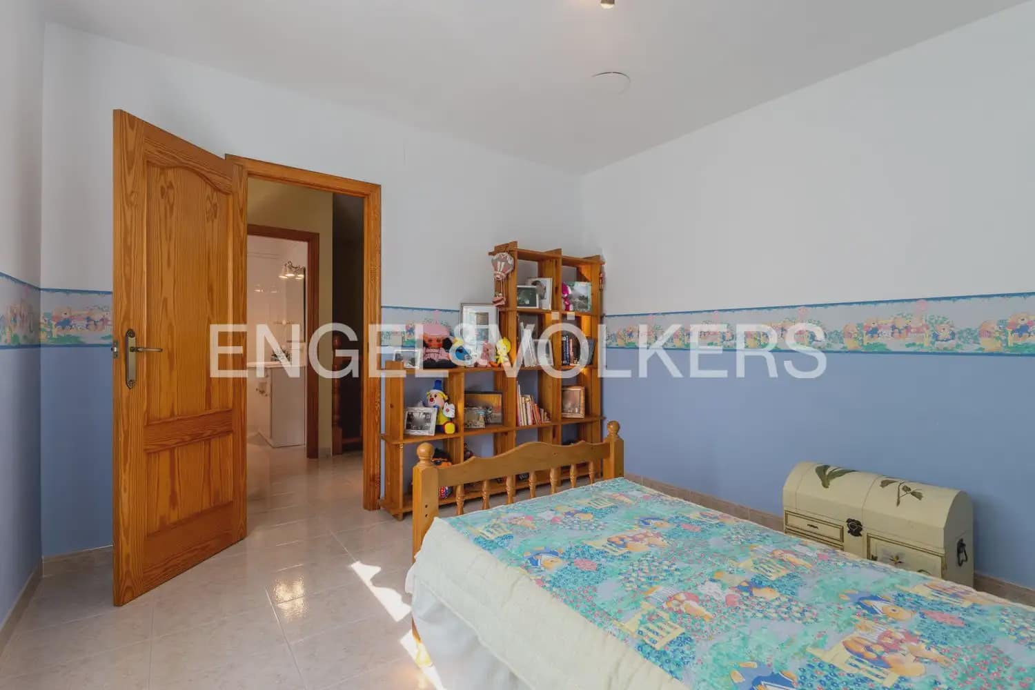 5 bedroom Townhouse for sale in Montichelvo with pool garage - € 650,000 (Ref: 10034199)
