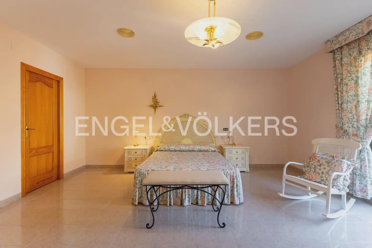 5 bedroom Townhouse for sale in Montichelvo with pool garage - € 650,000 (Ref: 10034199)