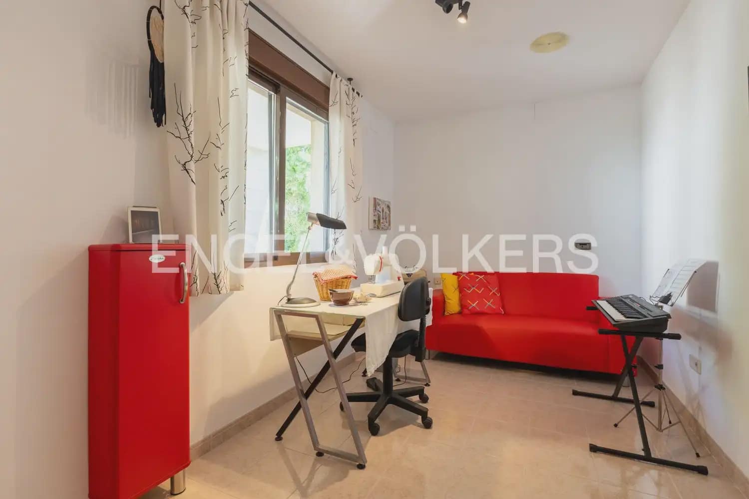 5 bedroom Townhouse for sale in Montichelvo with pool garage - € 650,000 (Ref: 10034199)