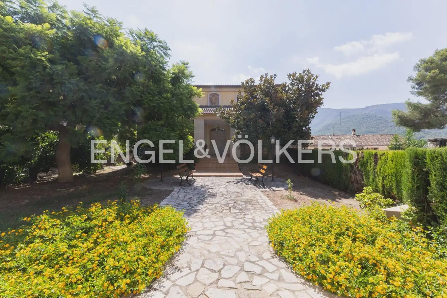 5 bedroom Townhouse for sale in Montichelvo with pool garage - € 650,000 (Ref: 10034199)