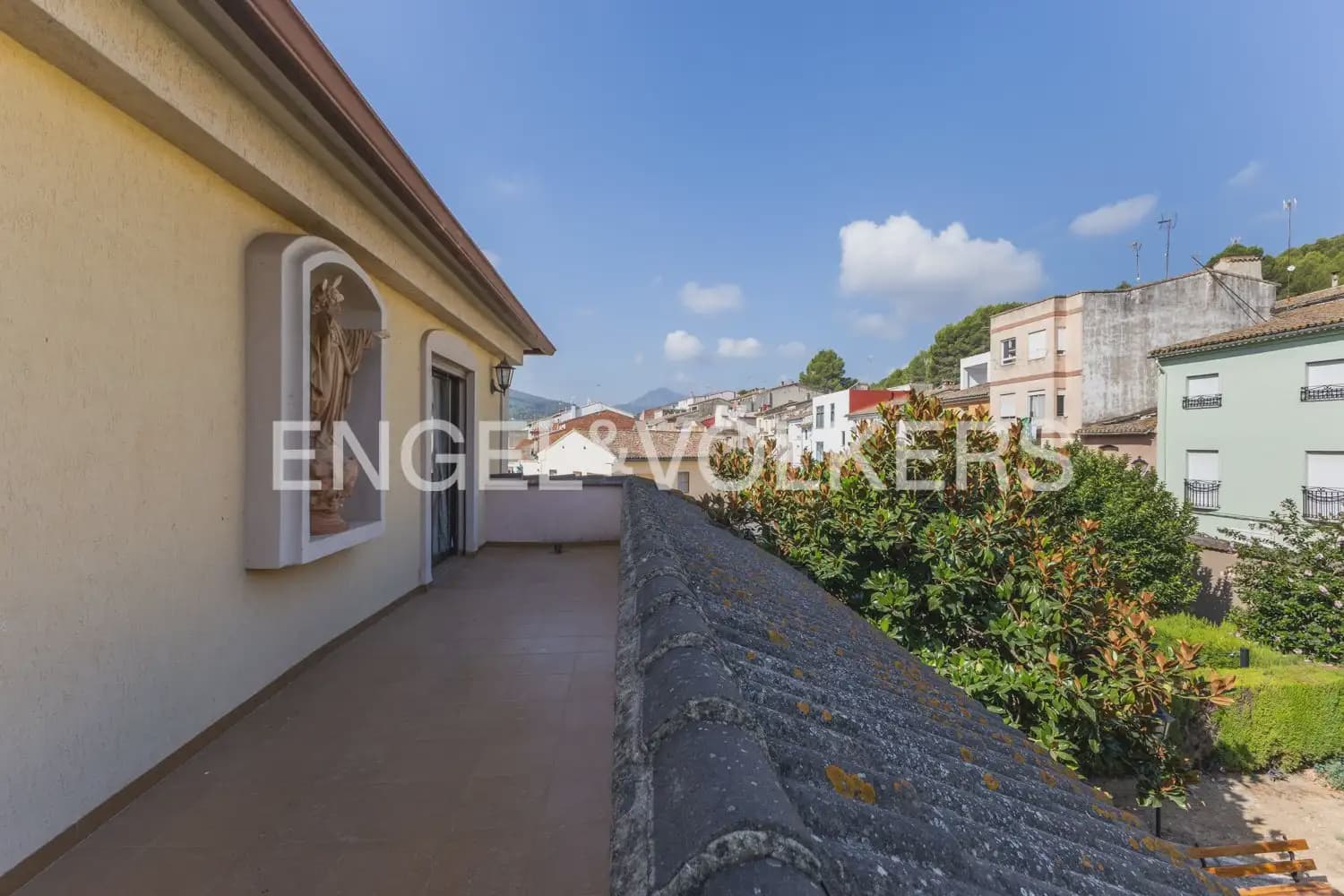 5 bedroom Townhouse for sale in Montichelvo with pool garage - € 650,000 (Ref: 10034199)