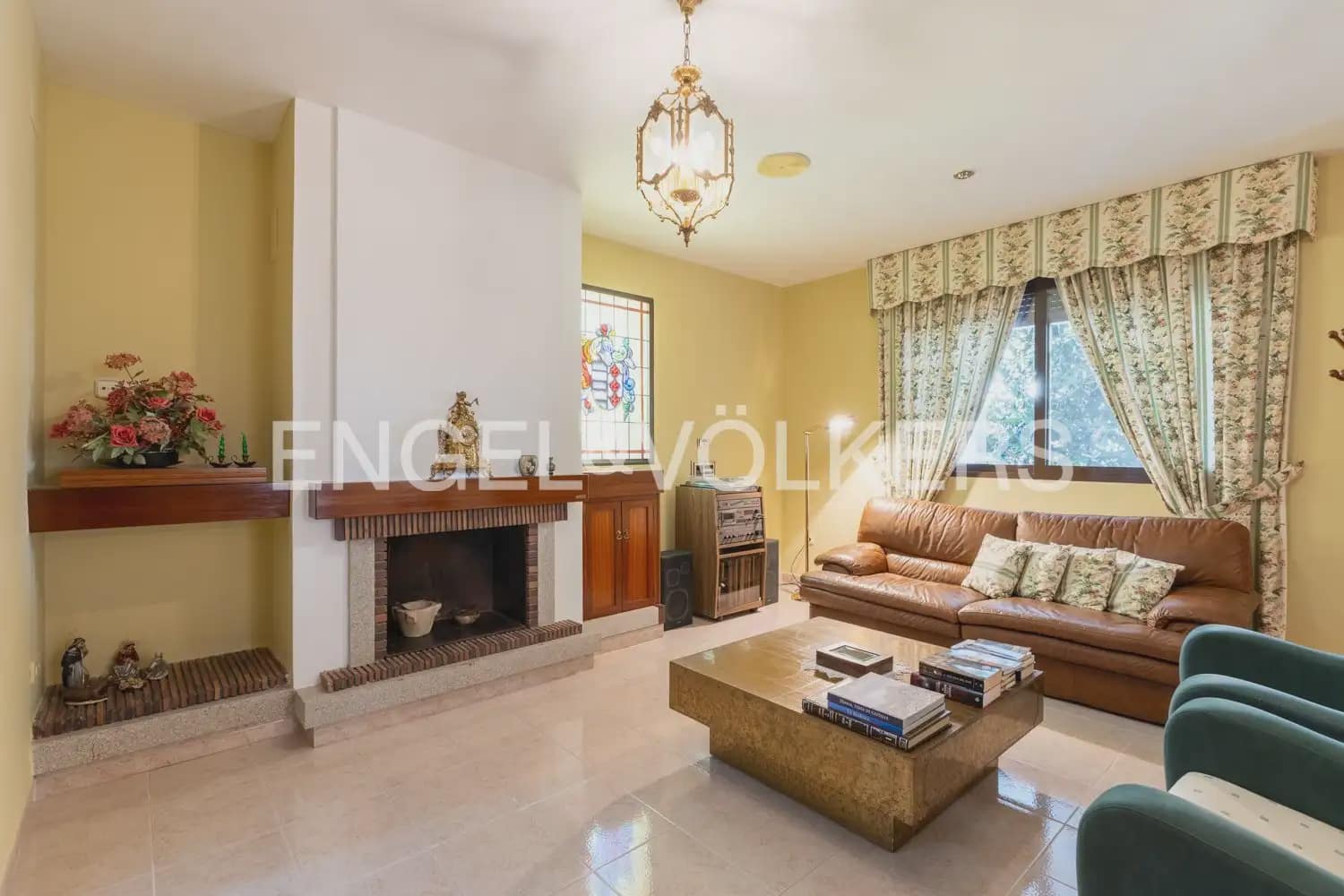 5 bedroom Townhouse for sale in Montichelvo with pool garage - € 650,000 (Ref: 10034199)