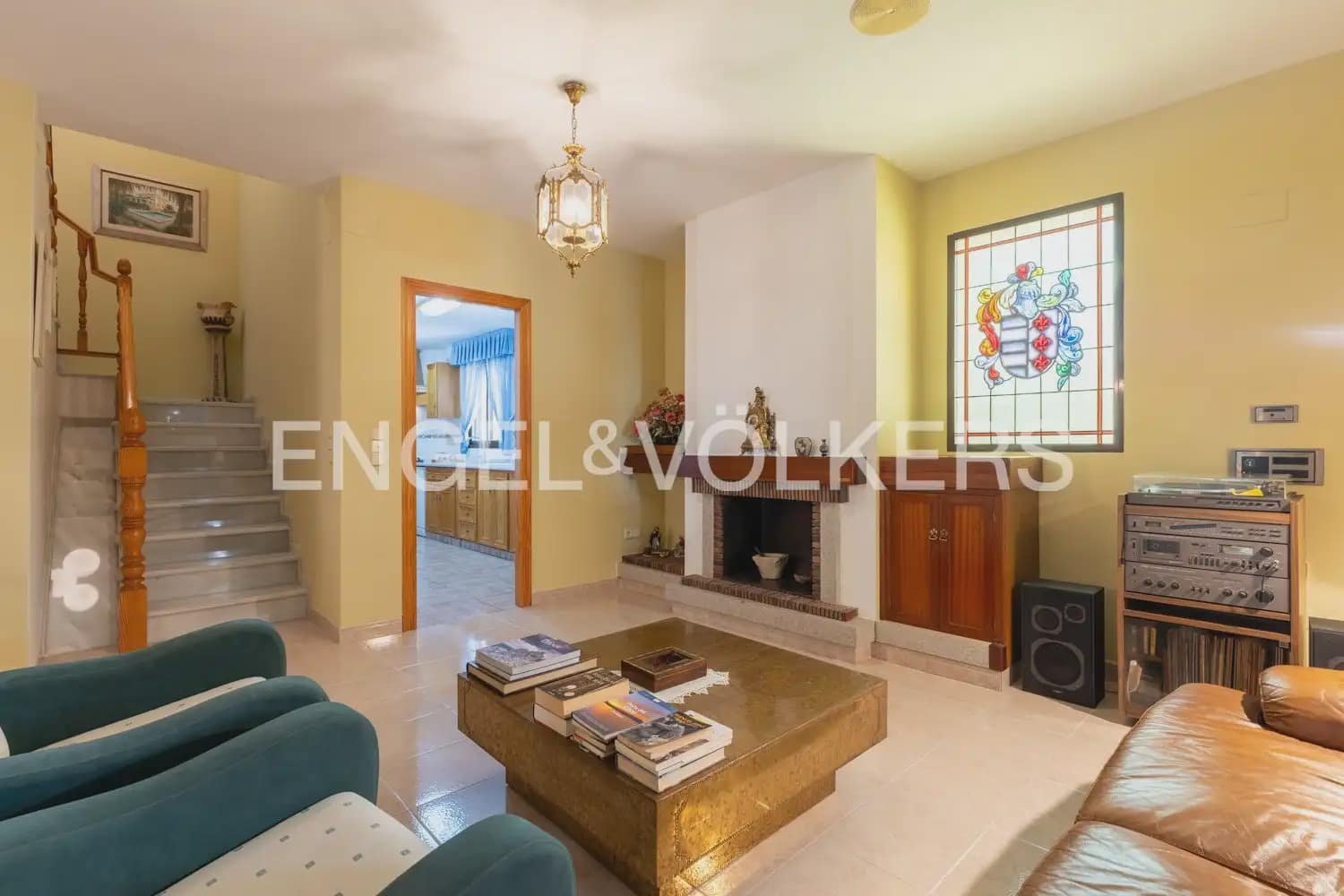 5 bedroom Townhouse for sale in Montichelvo with pool garage - € 650,000 (Ref: 10034199)