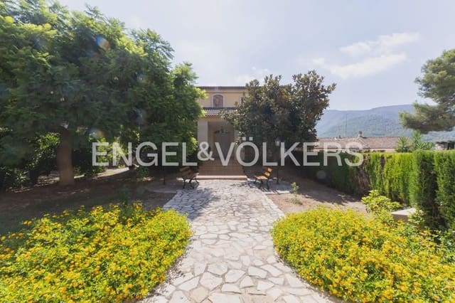 5 bedroom Townhouse for sale in Montichelvo with pool garage - € 650,000 (Ref: 10034199)
