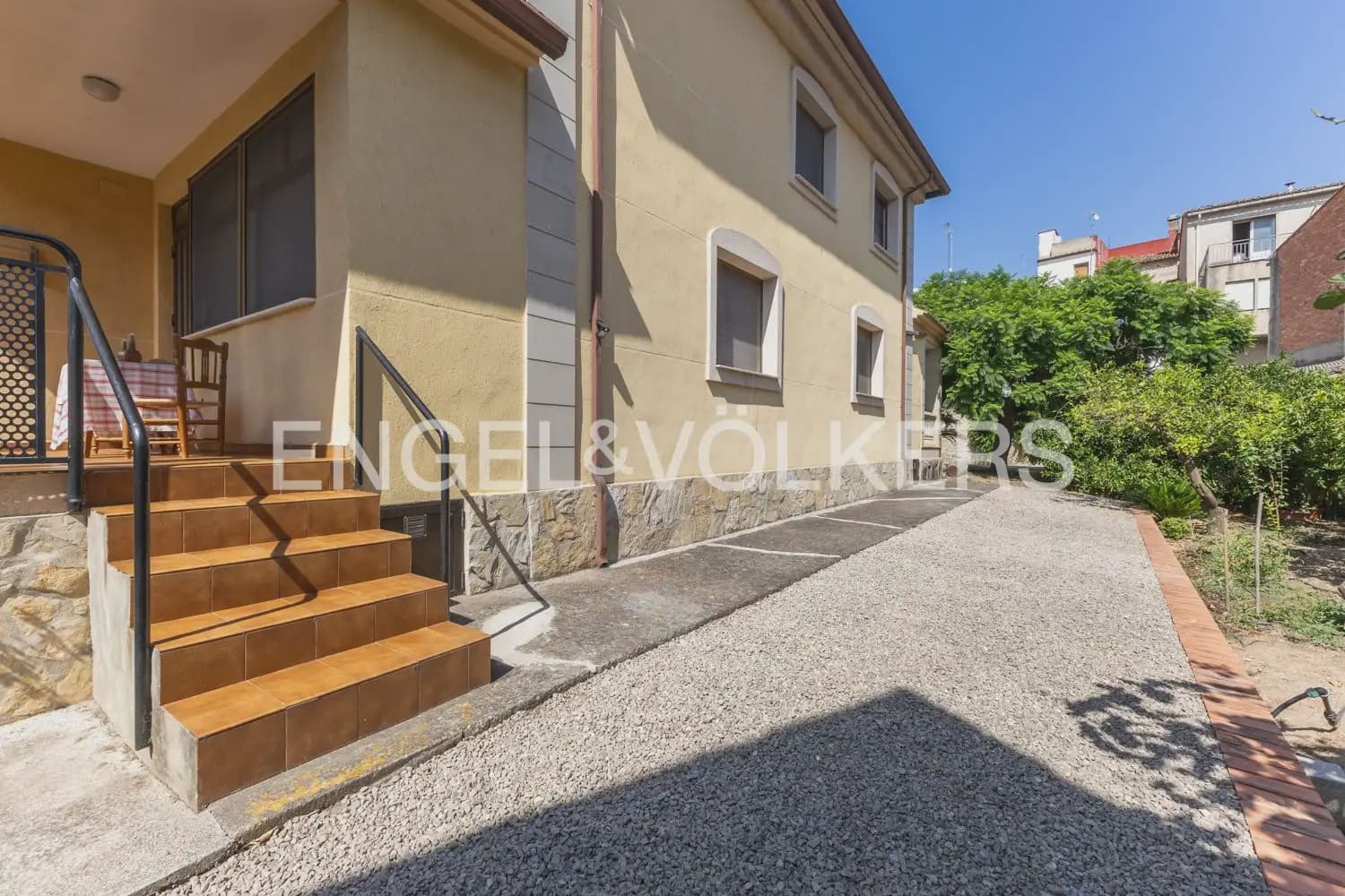 5 bedroom Townhouse for sale in Montichelvo with pool garage - € 650,000 (Ref: 10034199)