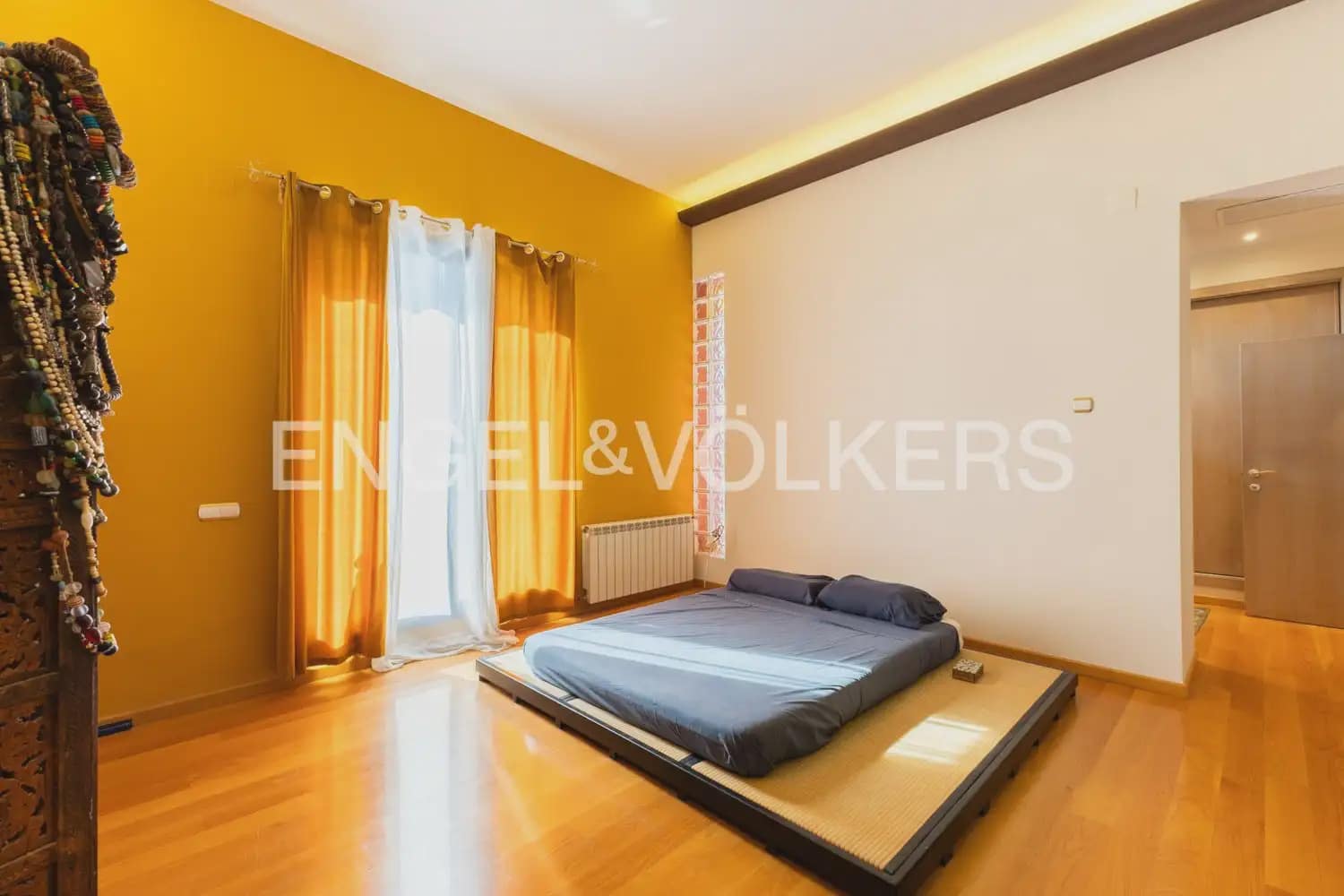 10 chambre Entreprise à vendre à Gilet avec piscine - 1 750 000 € (Ref: 10034372)