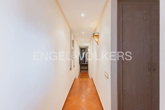 10 chambre Entreprise à vendre à Gilet avec piscine - 1 750 000 € (Ref: 10034372)