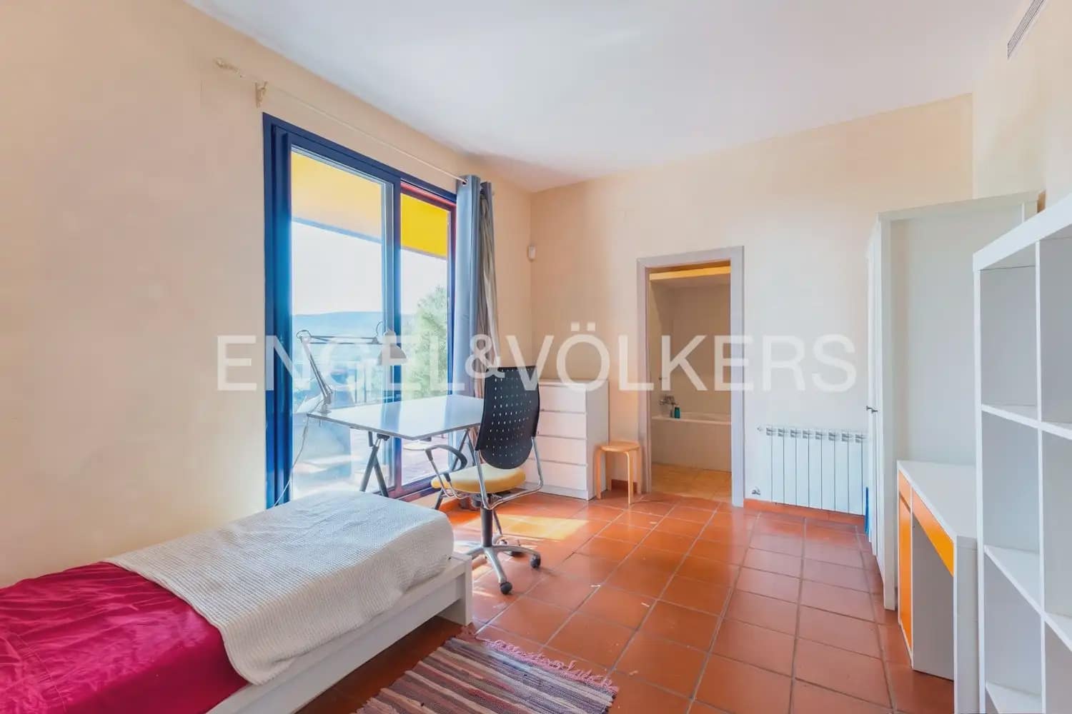 10 chambre Entreprise à vendre à Gilet avec piscine - 1 750 000 € (Ref: 10034372)