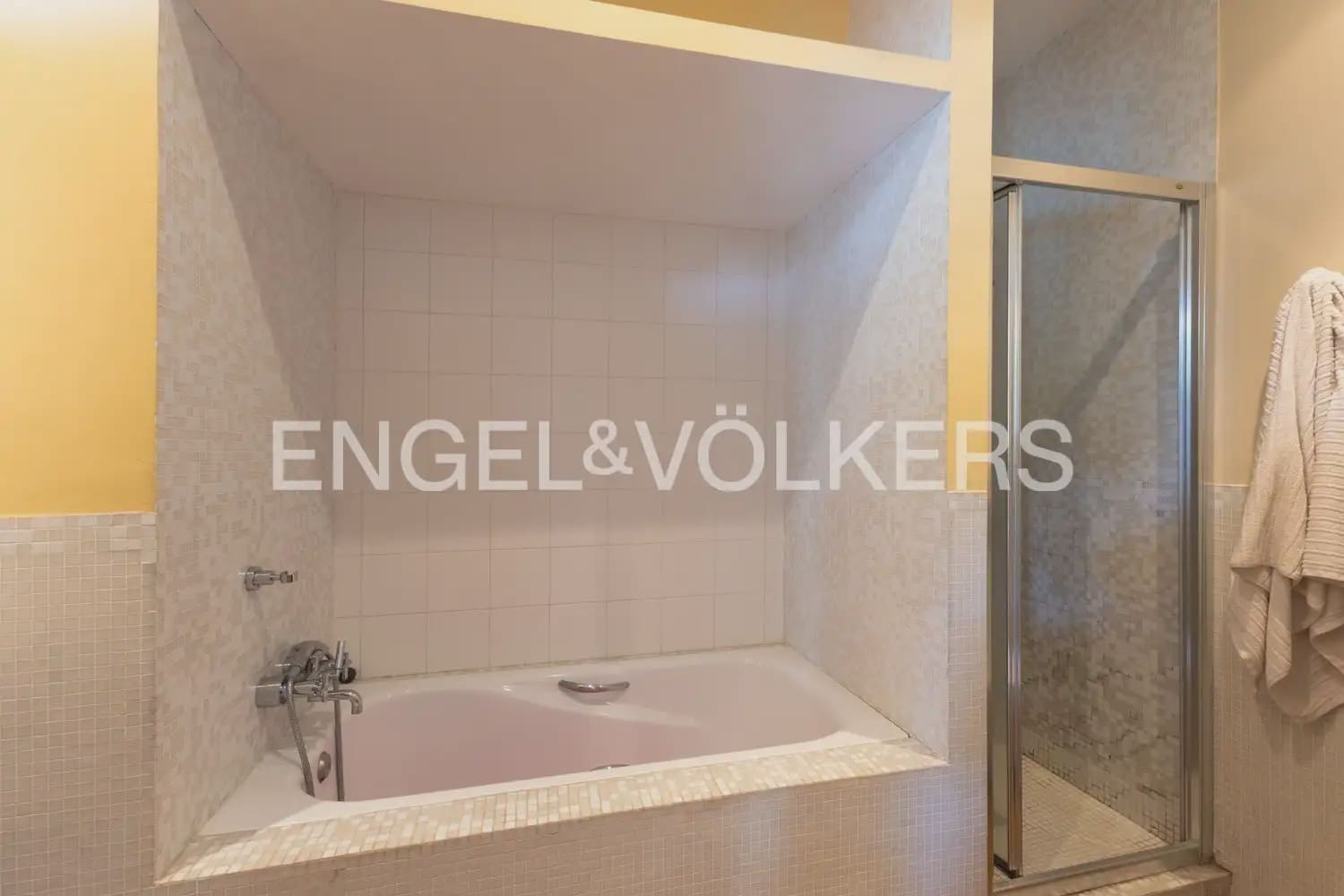 10 chambre Entreprise à vendre à Gilet avec piscine - 1 750 000 € (Ref: 10034372)
