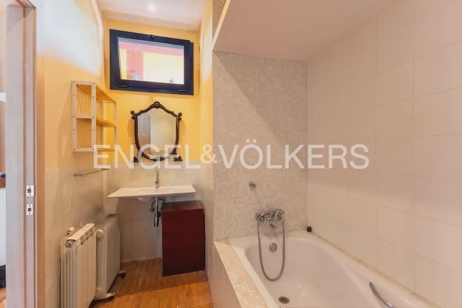 10 chambre Entreprise à vendre à Gilet avec piscine - 1 750 000 € (Ref: 10034372)
