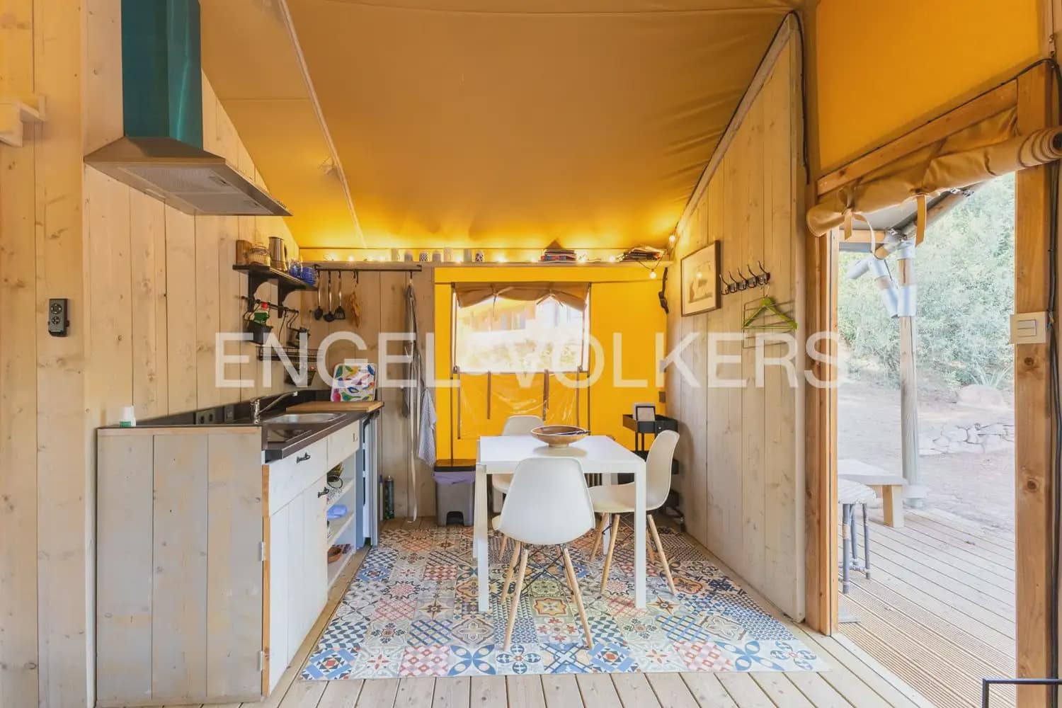 10 chambre Entreprise à vendre à Gilet avec piscine - 1 750 000 € (Ref: 10034372)
