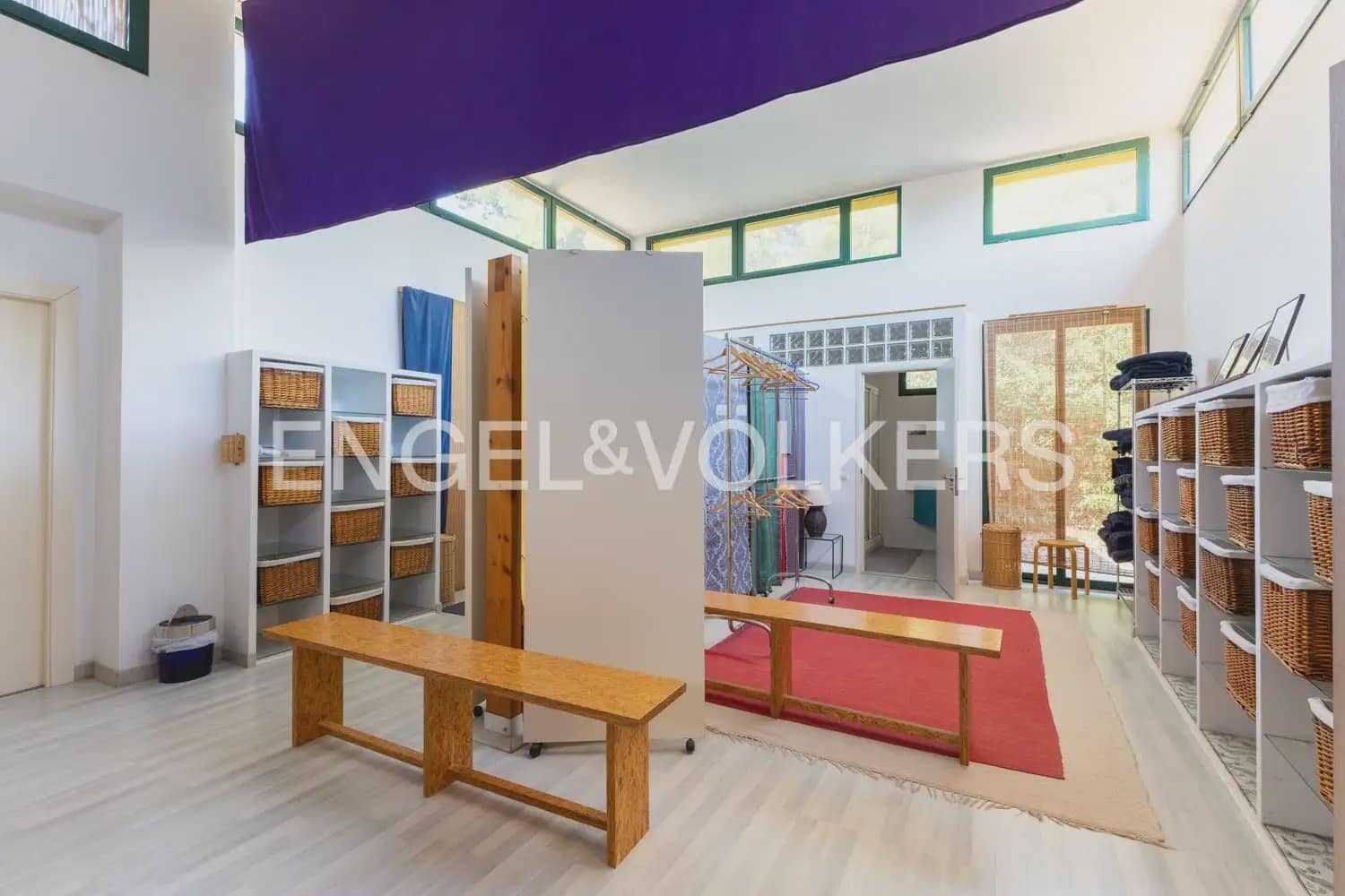 10 chambre Entreprise à vendre à Gilet avec piscine - 1 750 000 € (Ref: 10034372)