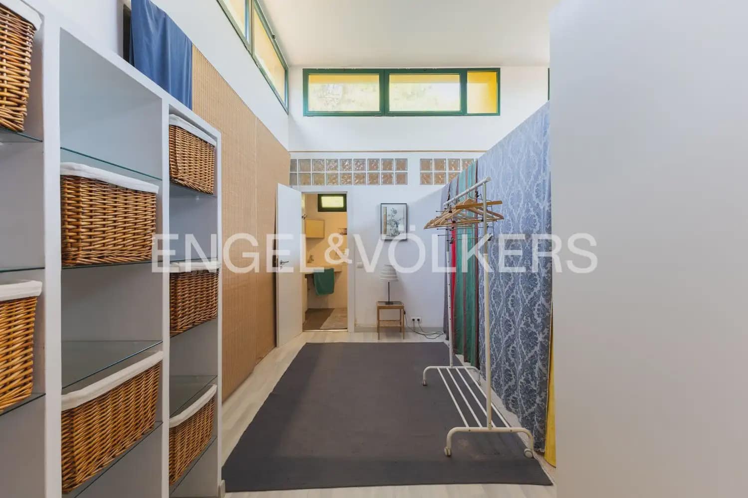 10 chambre Entreprise à vendre à Gilet avec piscine - 1 750 000 € (Ref: 10034372)