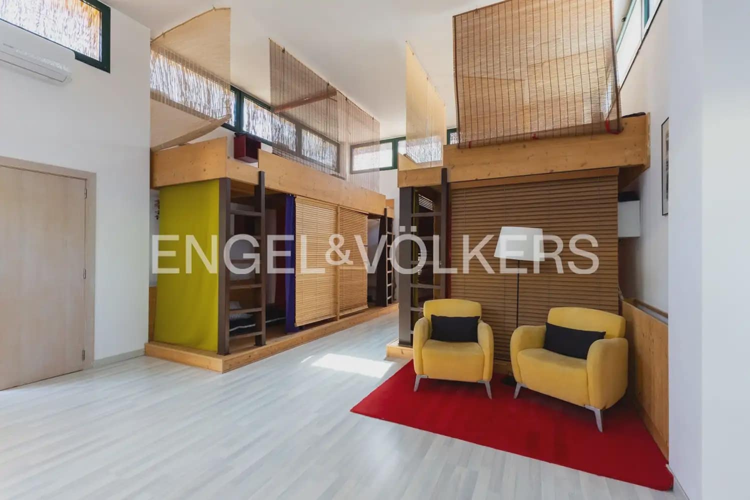 10 chambre Entreprise à vendre à Gilet avec piscine - 1 750 000 € (Ref: 10034372)