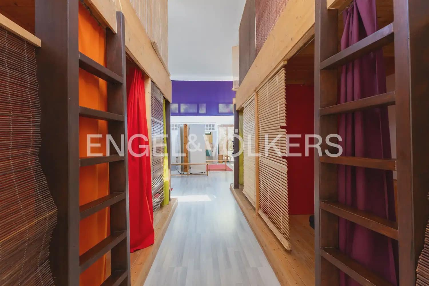 10 chambre Entreprise à vendre à Gilet avec piscine - 1 750 000 € (Ref: 10034372)