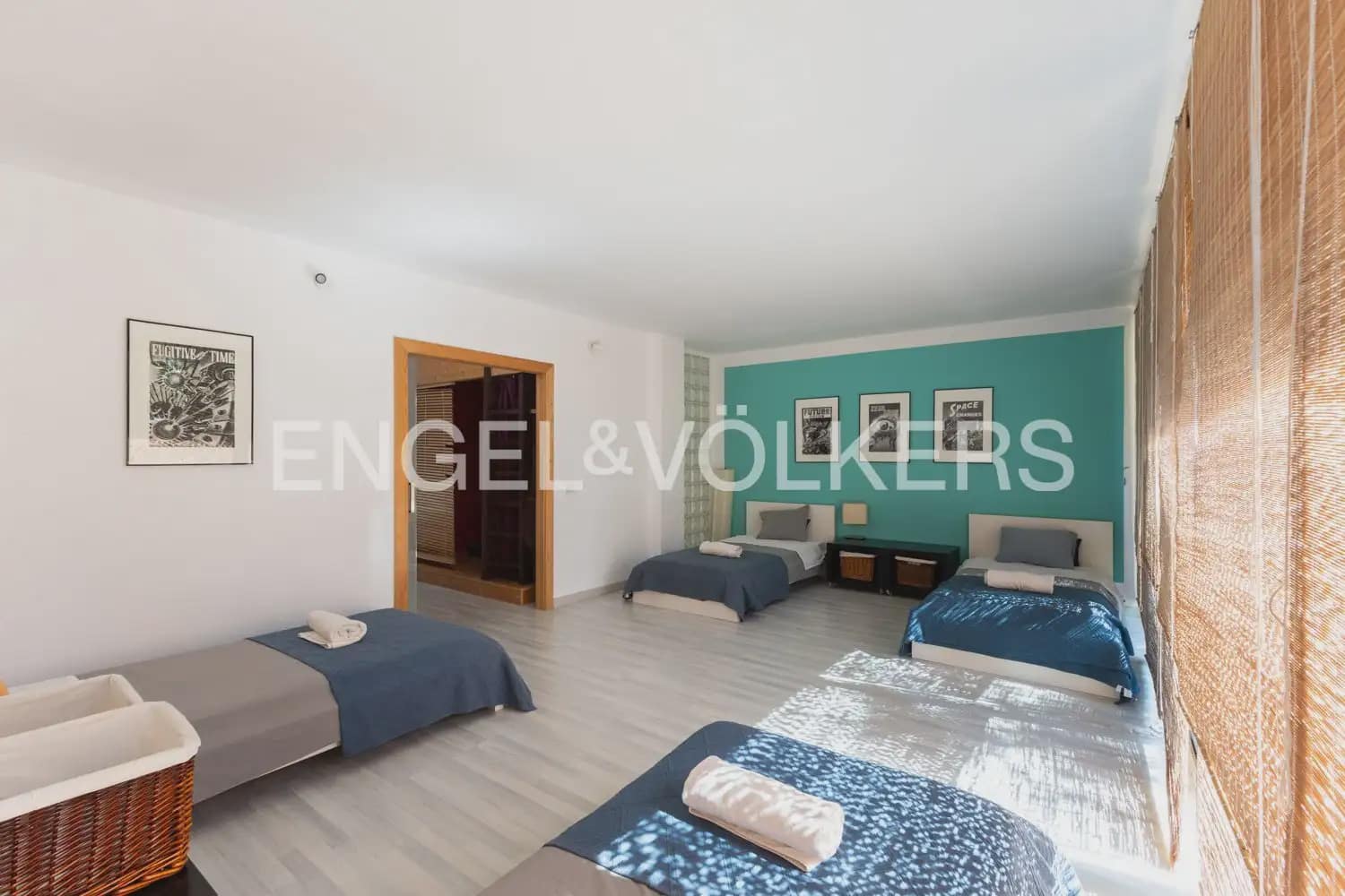 10 chambre Entreprise à vendre à Gilet avec piscine - 1 750 000 € (Ref: 10034372)