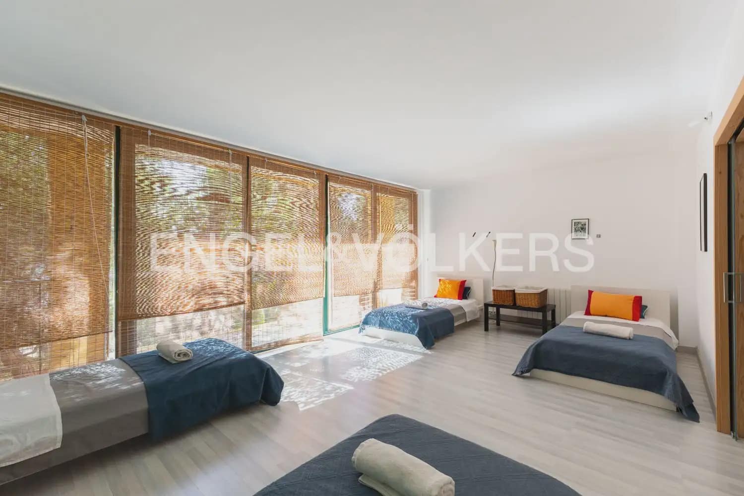 10 chambre Entreprise à vendre à Gilet avec piscine - 1 750 000 € (Ref: 10034372)