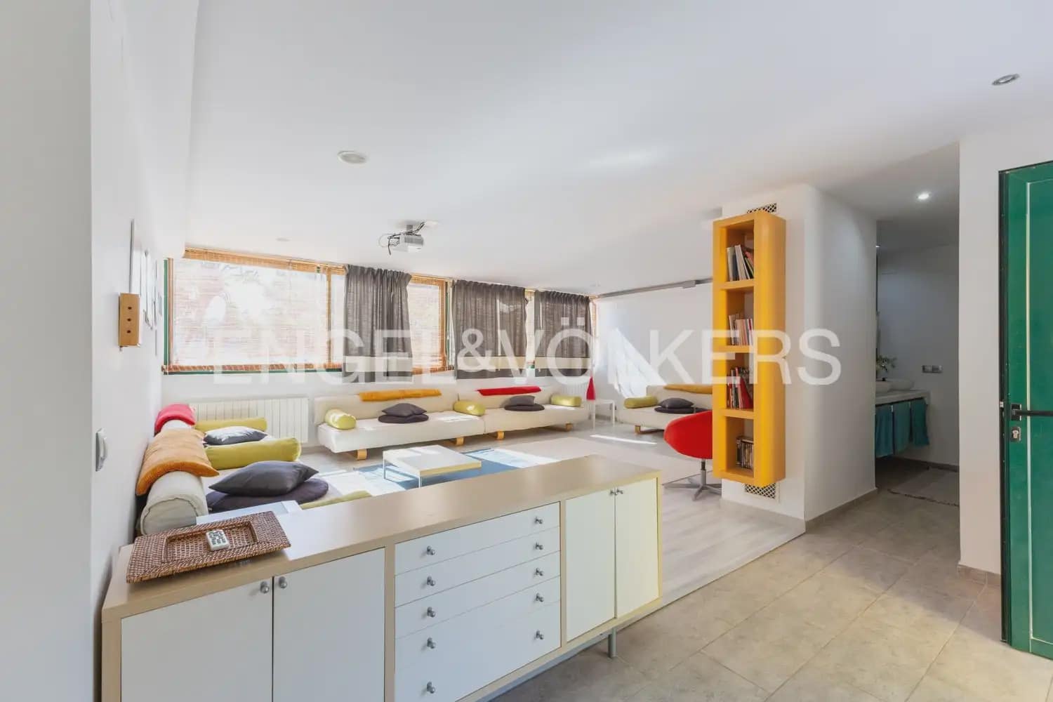 10 chambre Entreprise à vendre à Gilet avec piscine - 1 750 000 € (Ref: 10034372)