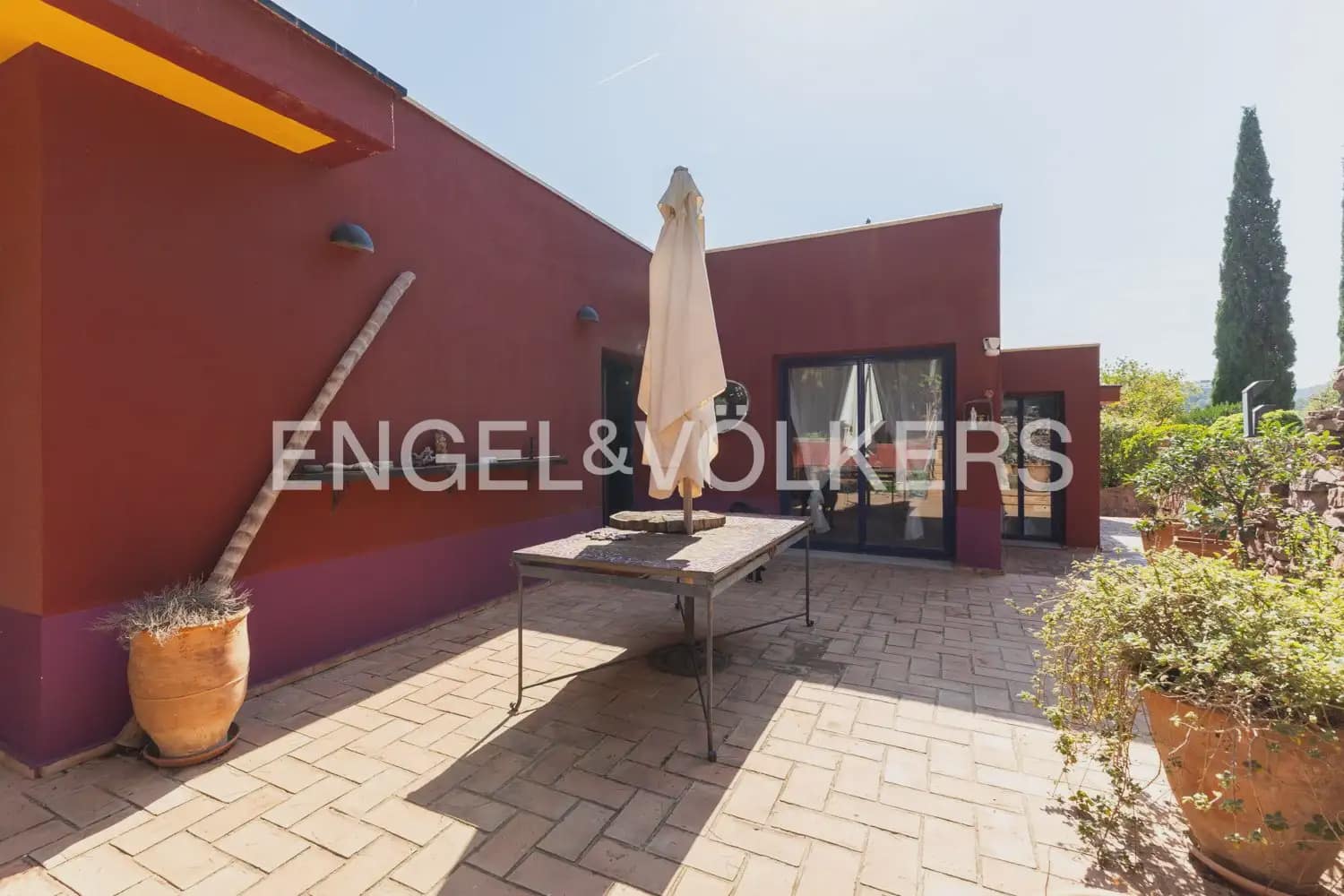 10 chambre Entreprise à vendre à Gilet avec piscine - 1 750 000 € (Ref: 10034372)