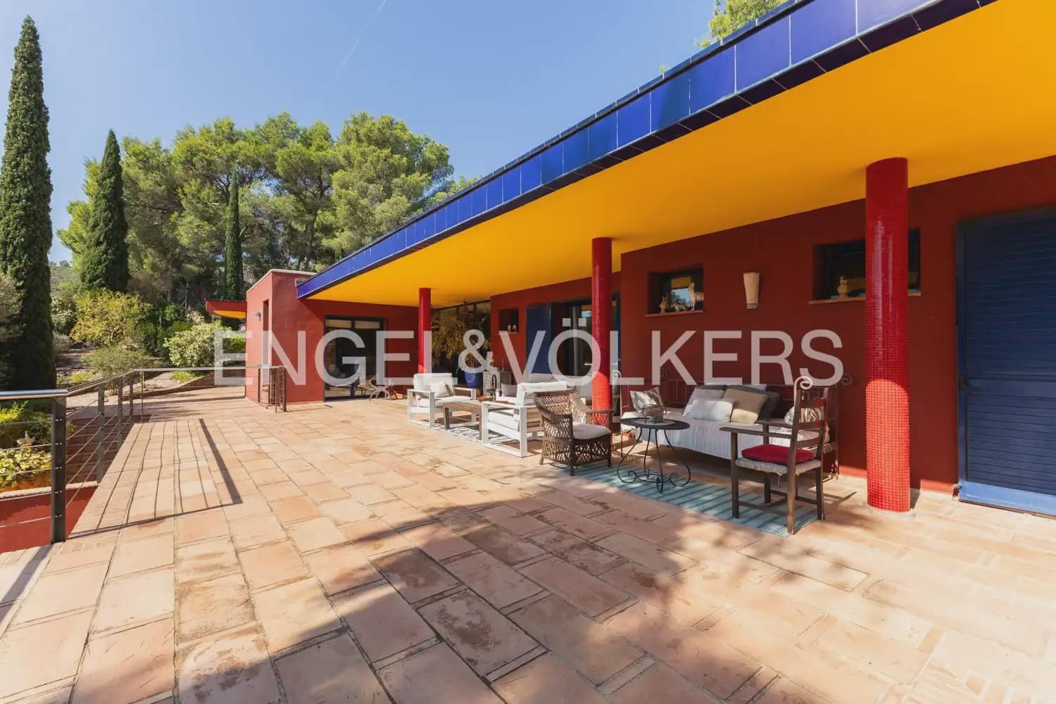 10 chambre Entreprise à vendre à Gilet avec piscine - 1 750 000 € (Ref: 10034372)