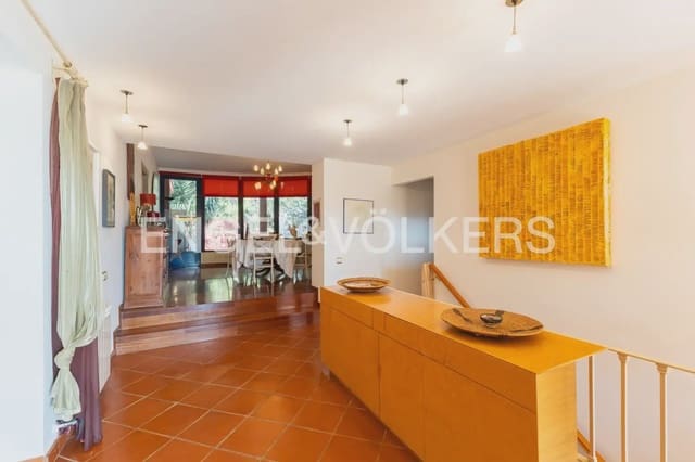 10 chambre Entreprise à vendre à Gilet avec piscine - 1 750 000 € (Ref: 10034372)