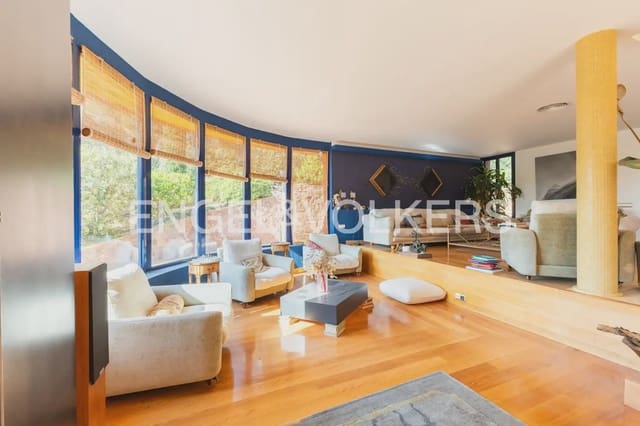 10 chambre Entreprise à vendre à Gilet avec piscine - 1 750 000 € (Ref: 10034372)