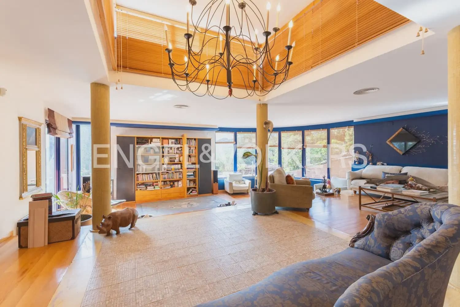 10 chambre Entreprise à vendre à Gilet avec piscine - 1 750 000 € (Ref: 10034372)