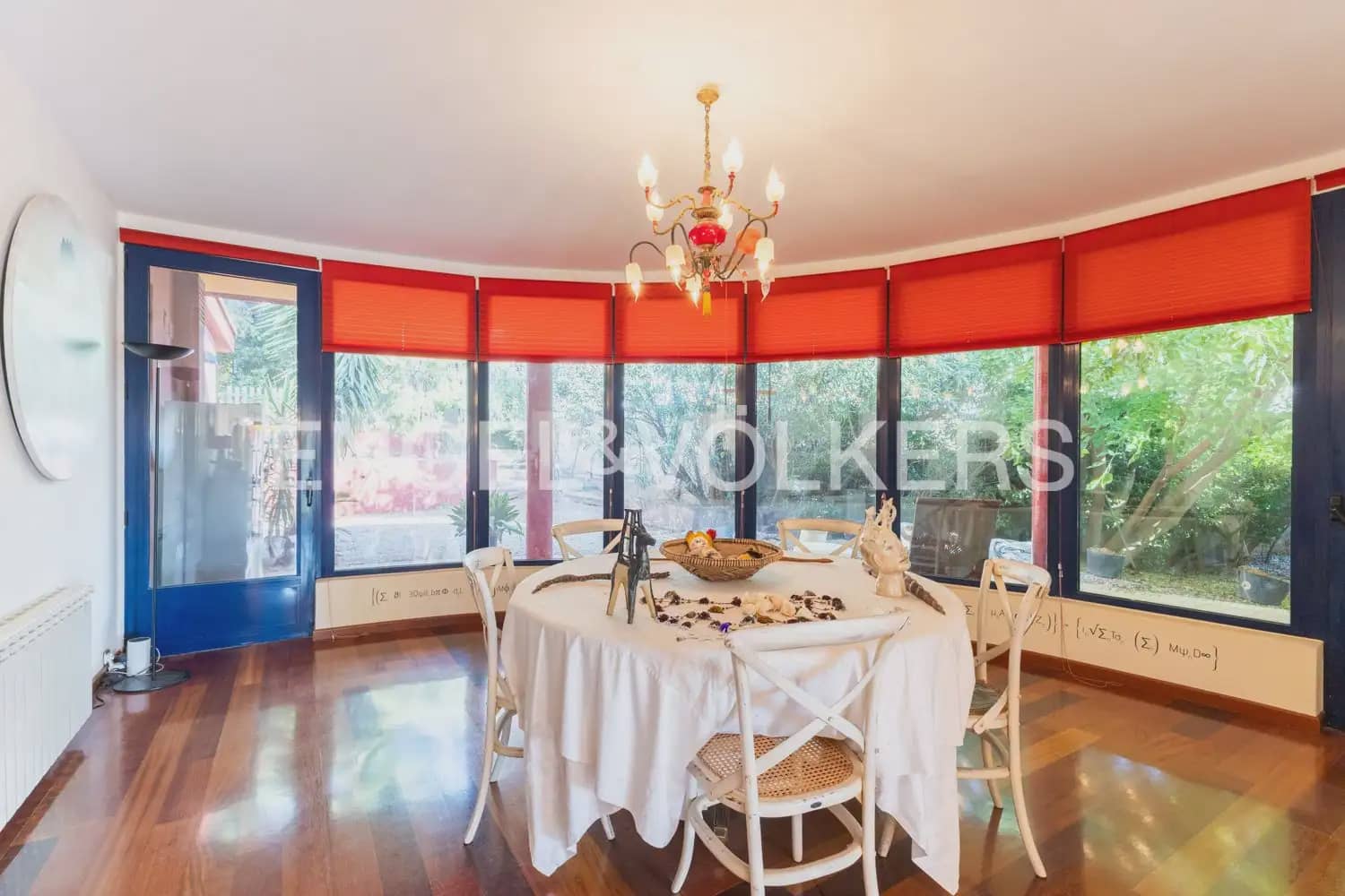 10 chambre Entreprise à vendre à Gilet avec piscine - 1 750 000 € (Ref: 10034372)