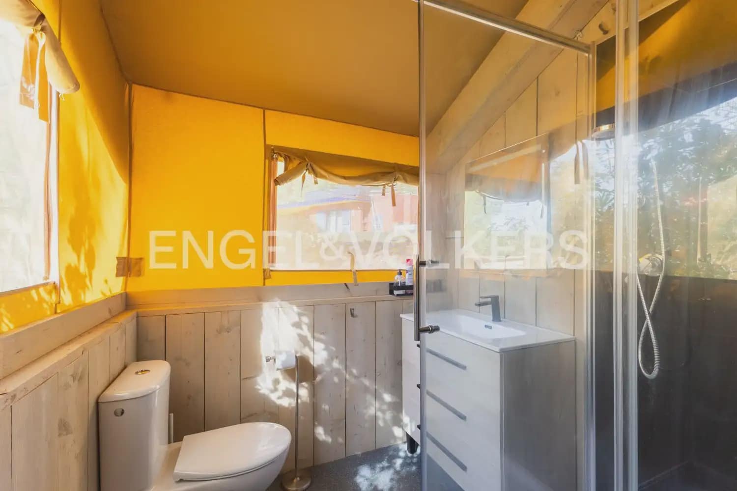 10 chambre Entreprise à vendre à Gilet avec piscine - 1 750 000 € (Ref: 10034372)