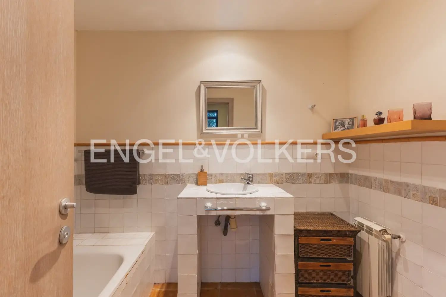 10 chambre Entreprise à vendre à Gilet avec piscine - 1 750 000 € (Ref: 10034372)