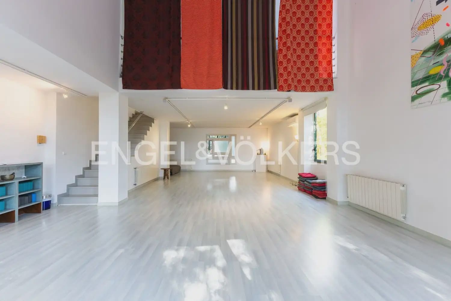 10 chambre Entreprise à vendre à Gilet avec piscine - 1 750 000 € (Ref: 10034372)