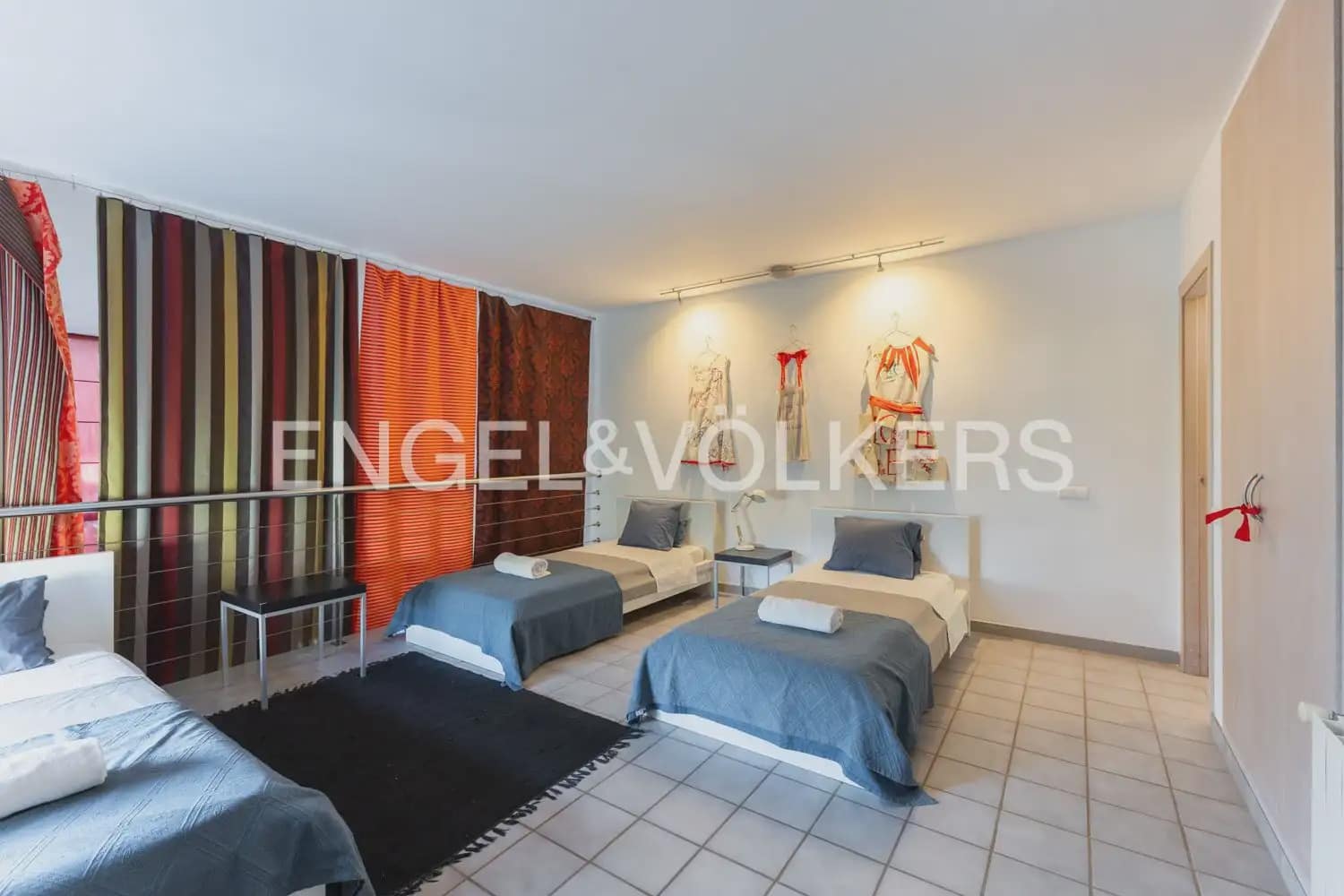 10 chambre Entreprise à vendre à Gilet avec piscine - 1 750 000 € (Ref: 10034372)