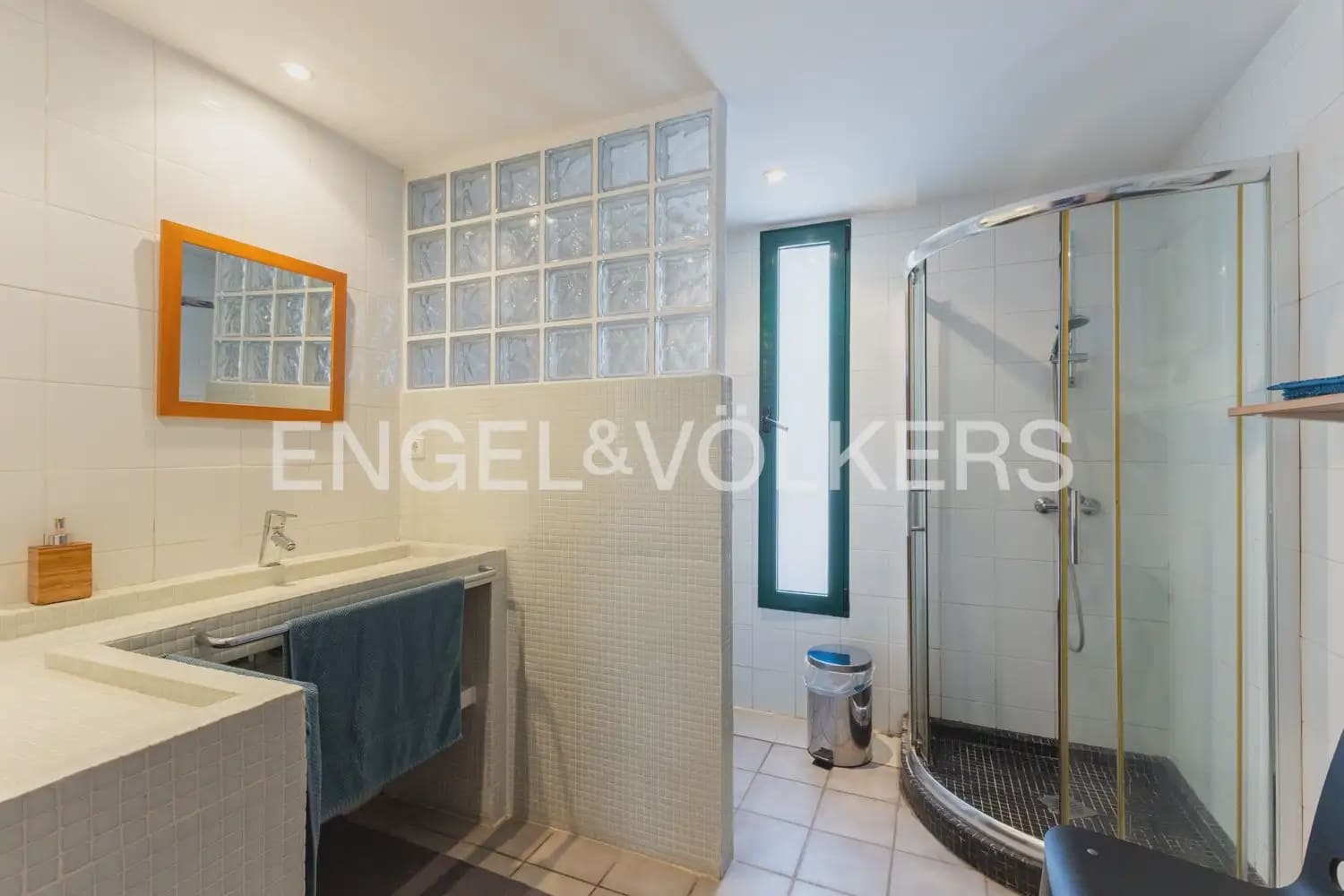 10 chambre Entreprise à vendre à Gilet avec piscine - 1 750 000 € (Ref: 10034372)