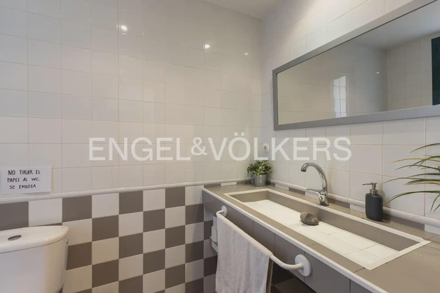 10 chambre Entreprise à vendre à Gilet avec piscine - 1 750 000 € (Ref: 10034372)